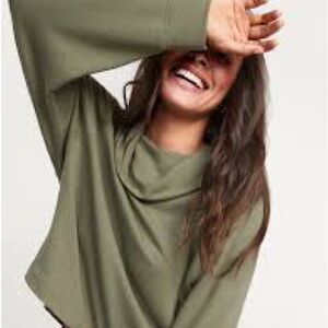Old Navy olive green cowl neck‎ lounge top sz S
